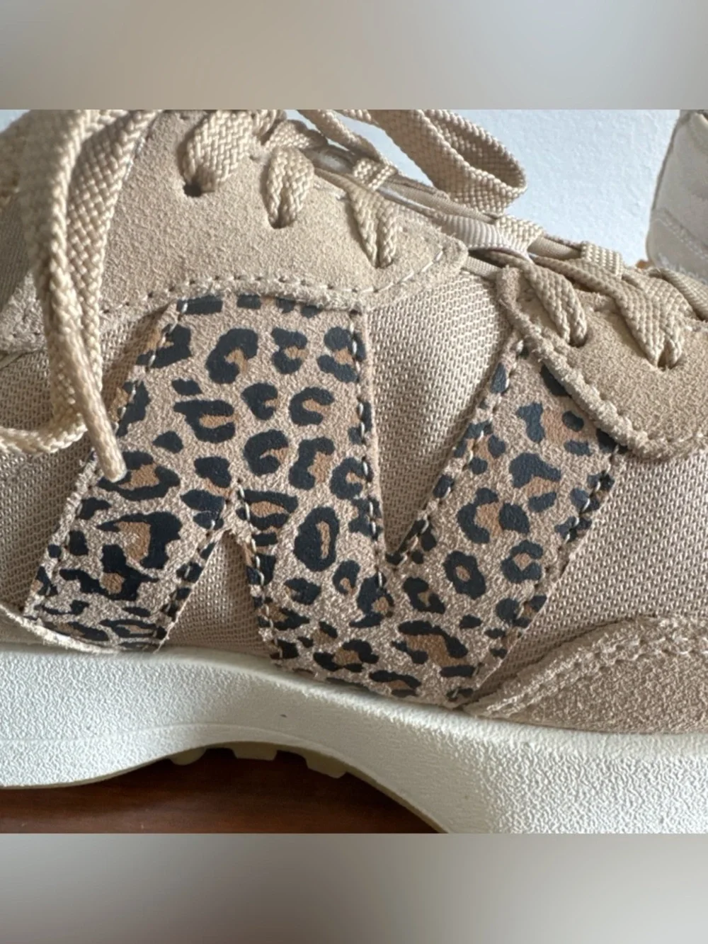 New Balance 327 Women’s Sneakers in Incense Leopard Women’s 8.5 M Worn Once - Picture 4 of 9